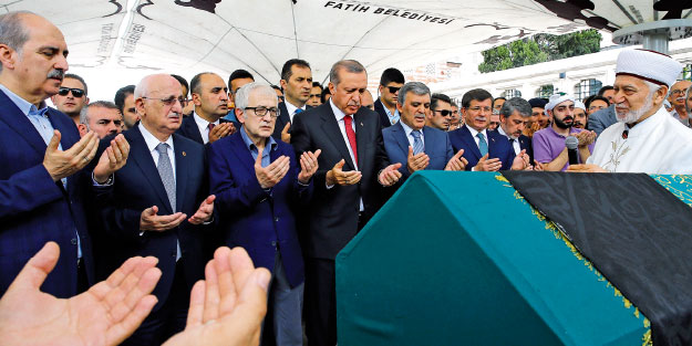 Asım Hoca dualarla uğurlandı