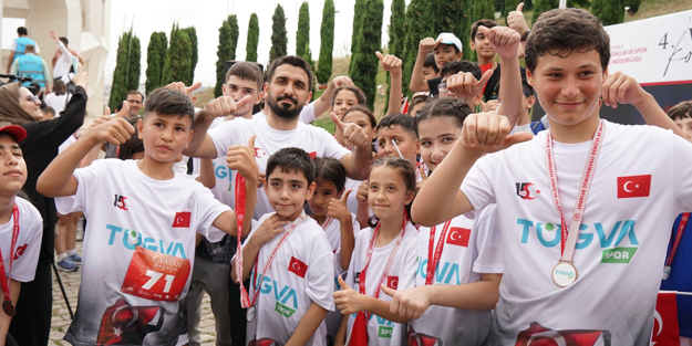 Asımın nesli 15 Temmuz şehitleri için koştu