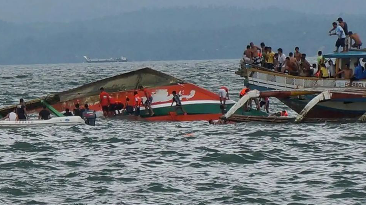 Aşırı dolu bot nehirde battı: 32 kişi öldü