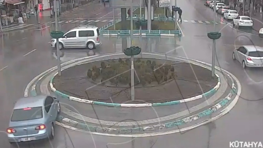 Aşırı hız ve dikkatsizlik kazalara davetiye çıkarttı 
