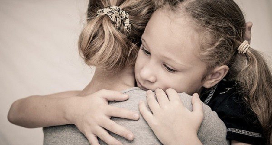 Aşırı korumacı anneler dikkat 