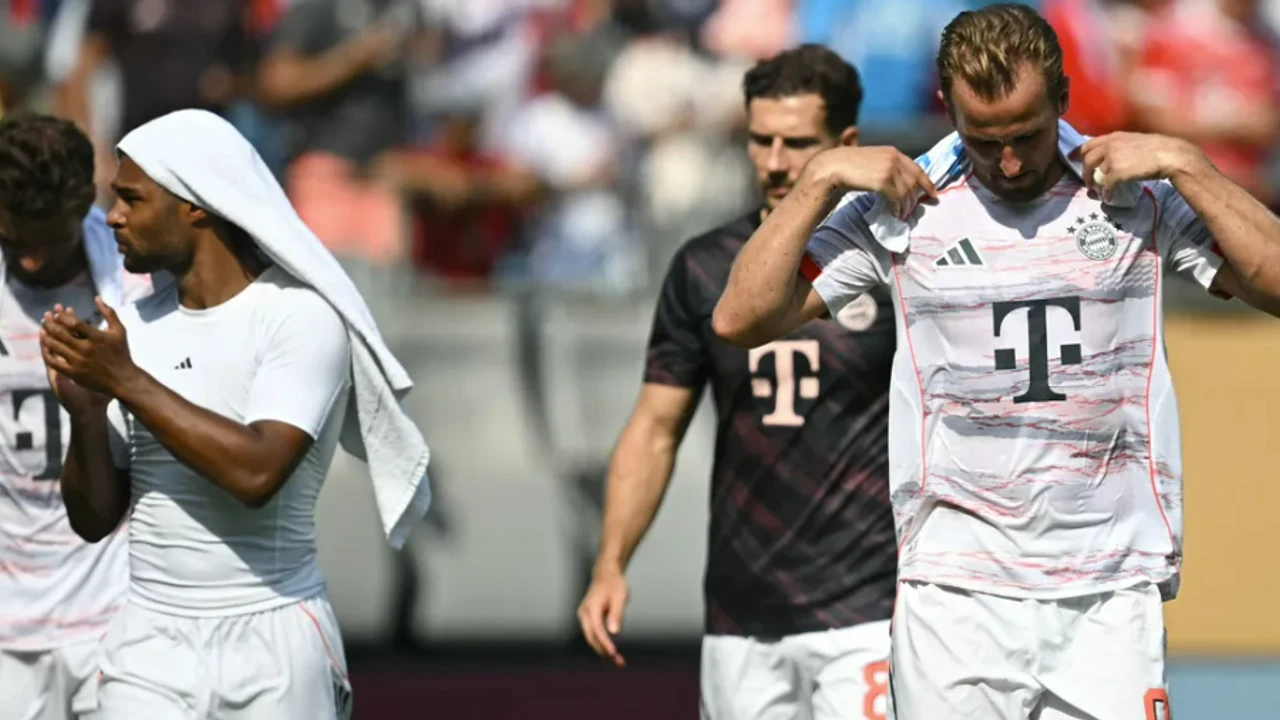 Aşırı sıcaktan futbolcular bayıldı!