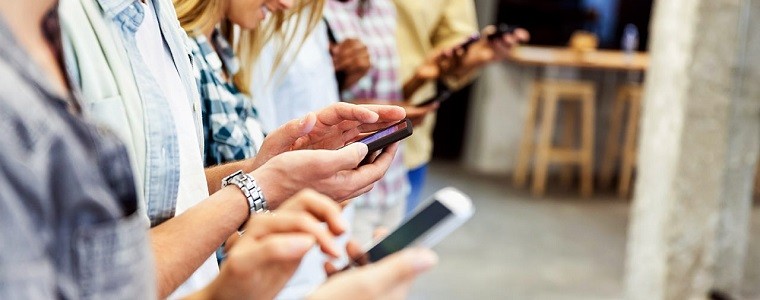 Aşırı sosyal medya kullanımı benlik algısını olumsuz etkiliyor