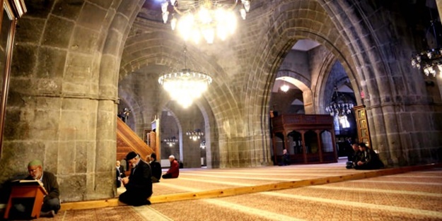 Asırlık camiler artık Ramazan ayına hazır!