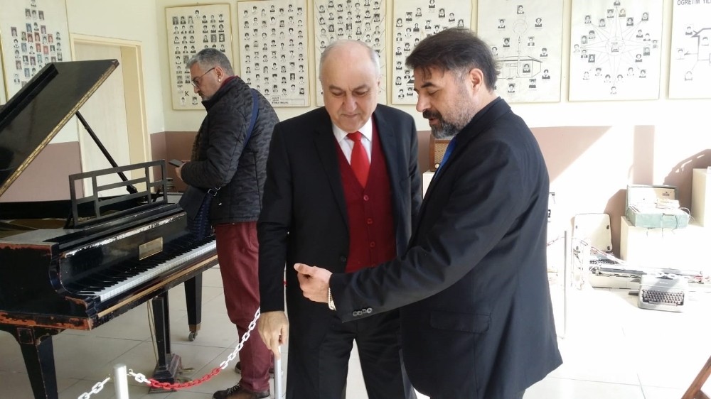 Asırlık piyano yeniden restore edilecek 