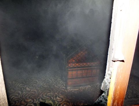 Asırlık türbe kundaklandı