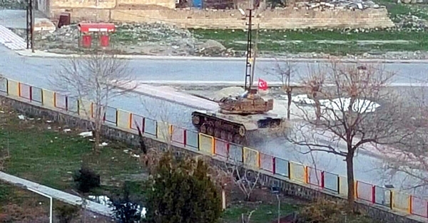 Asker oraya girdi! İlçeden silah sesleri yükseliyor