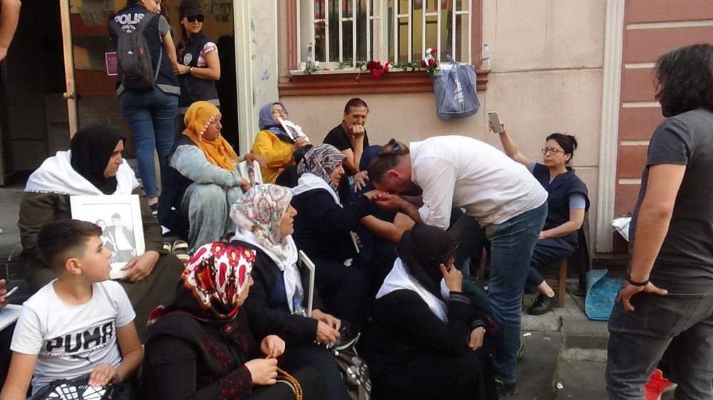 Asker Sedat Sorgun’un arkadaşları da oturma eylemine desteğe geldi 