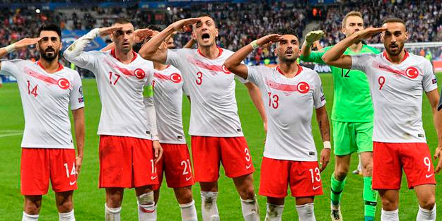 Asker selamı Alman futbolunu vurdu! Alman devinden skandal hamle