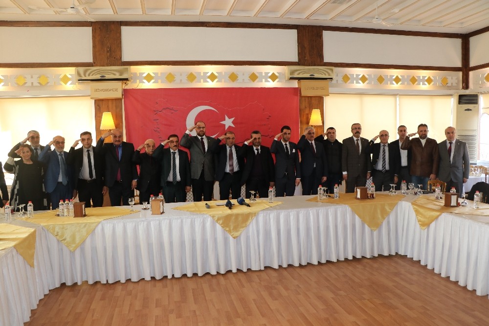Asker selamı verip, İdlib saldırısına tepki gösterdiler 