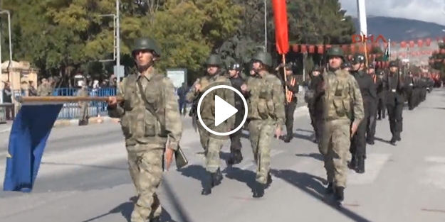 Asker sokağa çıktı vatandaş slogan attı