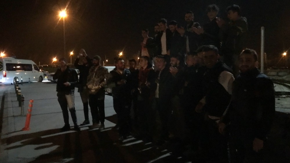 Asker uğurlaması otogar dışında devam etti 