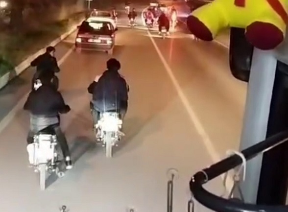 Asker uğurlamasında canlarını hiçe saydılar