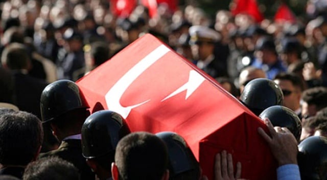 Askerden izinli geldiği köyünde çöken evin altında kaldı