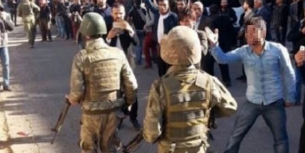 Askere küfür eden PKK yandaşları şimdi yandı