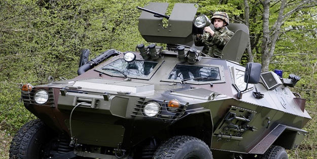 Askeri araç devrildi: 10 asker yaralı