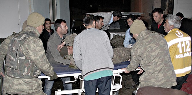 Askeri araç kaza yaptı: 13 yaralı