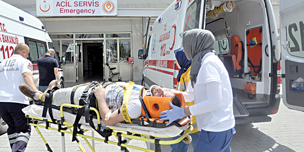 Askeri araç şarampole yuvarlandı: 13 asker yaralı