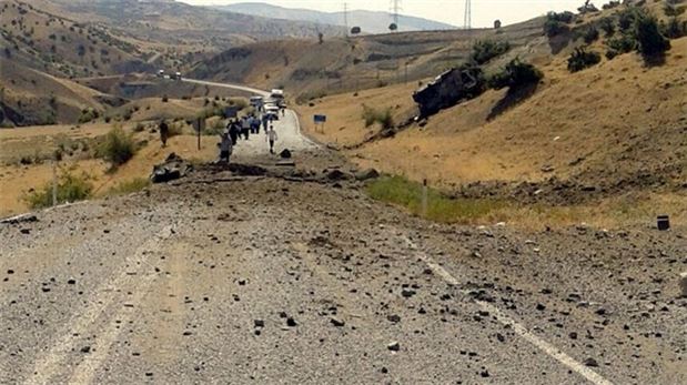 Askeri aracın geçişi sırasında patlama: 3 asker yaralı