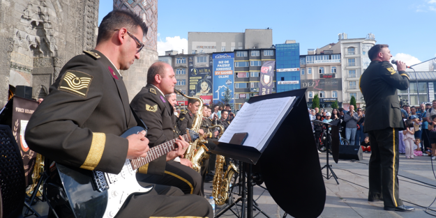 Askeri bando Erzurum’da coşturdu