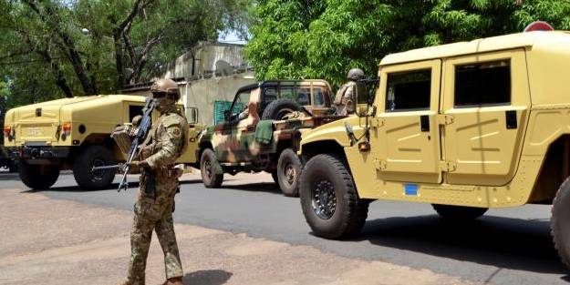 Askeri darbenin ardından Mali'nin üyeliği askıya alındı