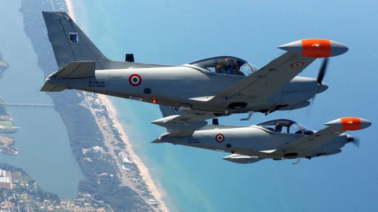 Askeri eğitim uçağı milli parka düştü, 2 asker öldü