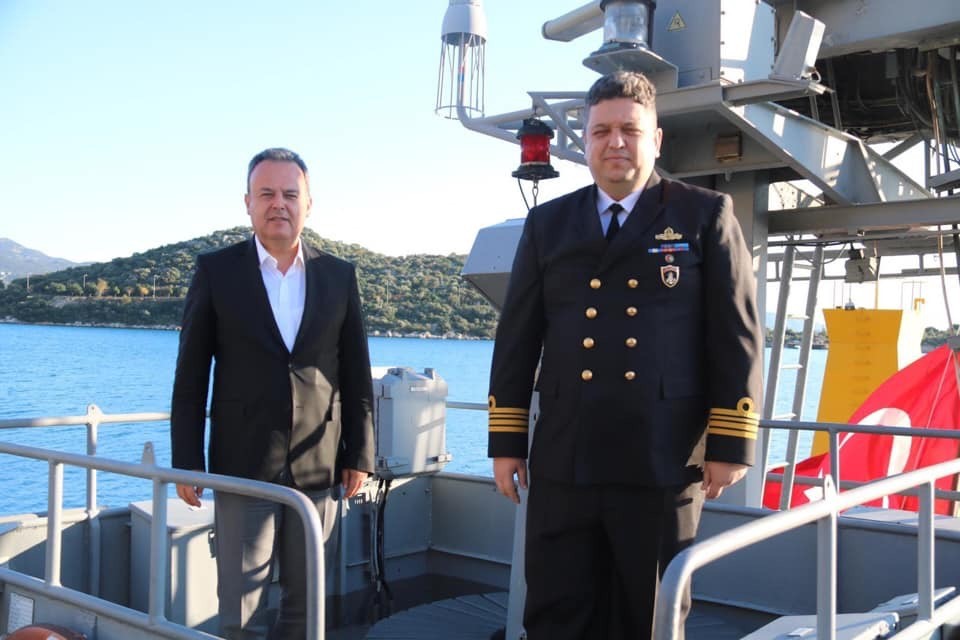 Askeri gemi Mustafa Ertuğrul için Kaş’a demirledi 