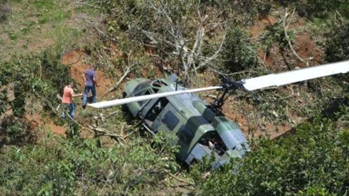 Askerî helikopter ormanlık alana düştü! 8 ölü var