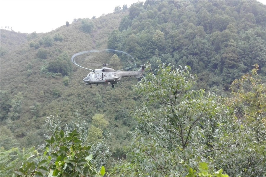 Askeri helikopterler 17 kişiyi kurtardı 