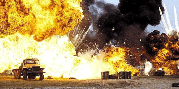 Askeri kışlaya saldırı yapıldı! Sokağa çıkma yasağı ilan ettiler