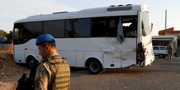 Askeri midibüs ile TIR çarpıştı: 1 asker şehit!