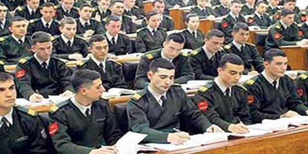 Askeri okul mezunları için karar verildi!