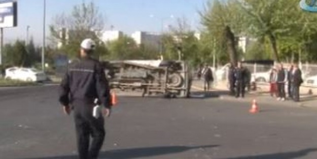 Ankara’da askeri personel servisi kaza yaptı: Yaralılar var