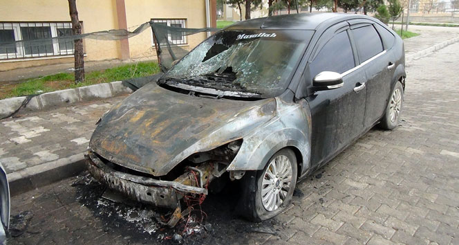 Askeri personellerin araçları kundaklandı