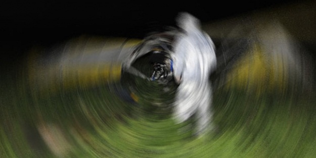 Askeri uçak binaya çarptı: 1 ölü 3 yaralı