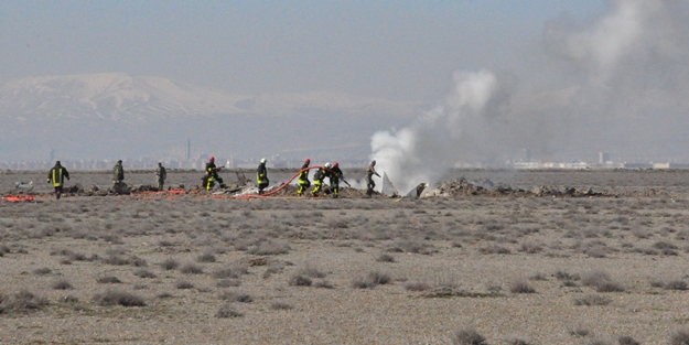 Uçak 2 roketle yere çakıldı!