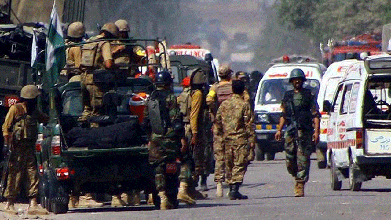 Askeri üsse ve anma törenine bombalı saldırı: 6'sı asker 12 kişi öldü, 5 saldırgan öldürüldü