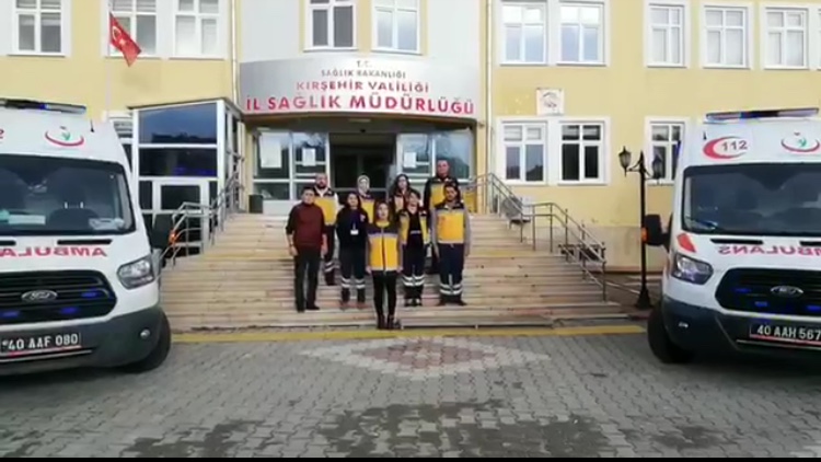 Askerin alkışına, sağlıkçılar da alkışla cevap verdi 