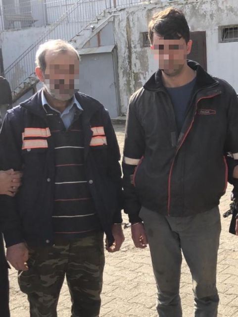 Askeriyeden 2 ton demir çalarken yakalandılar 