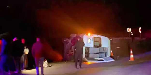 Askerleri taşıyan araç devrildi: 1 yaralı