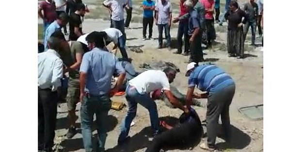 Askerleri taşıyan otomobil takla attı! 1 şehit