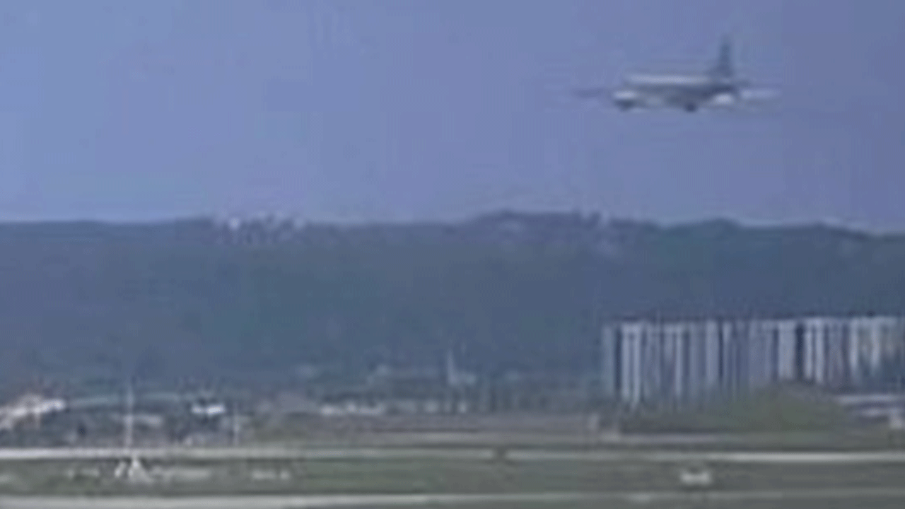 Askerlerin cansız bedenine ulaşıldı: İşte uçağın düşme anı!