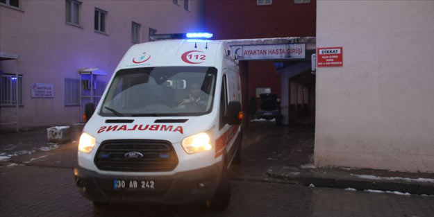 Askerlerin üzerine kaya düştü! 3 asker yaralandı