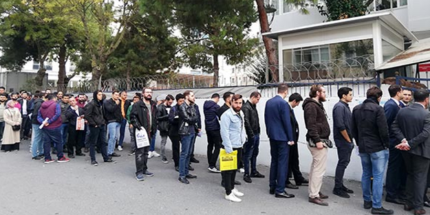 Askerlik şubesi önünde bedelli askerlik kuyruğu