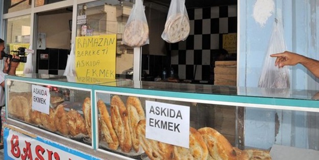 Askıya ekmeği değil, kalbimizi koyuyoruz