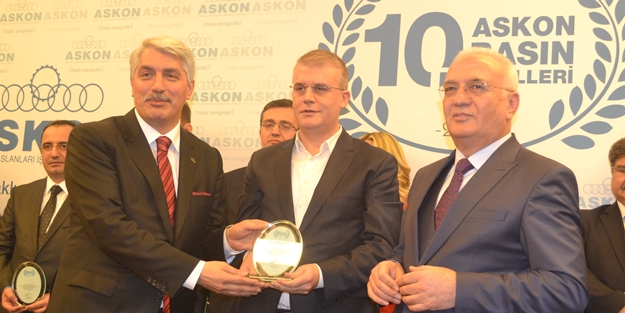 ASKON'un Onur Ödülü Hasan Karakaya'ya
