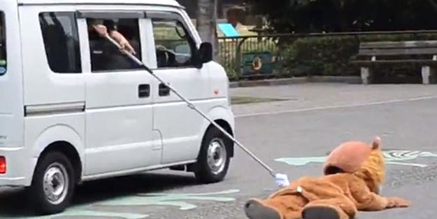 Aslan yakalama tatbikatı sosyal medyayı salladı