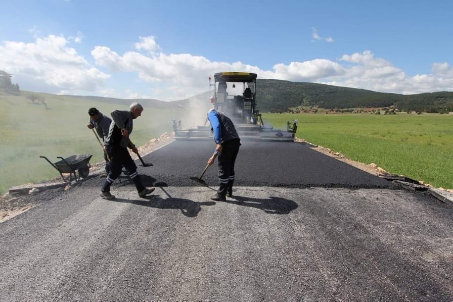 Aslanapa ve köylerinde yatırımlar devam ediyor 