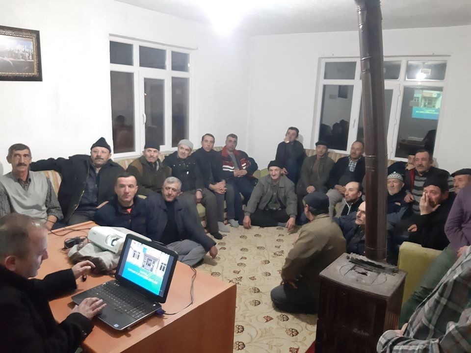 Aslanapa’da ’’Korunga bitkisi’’ çiftçilere anlatılıyor 