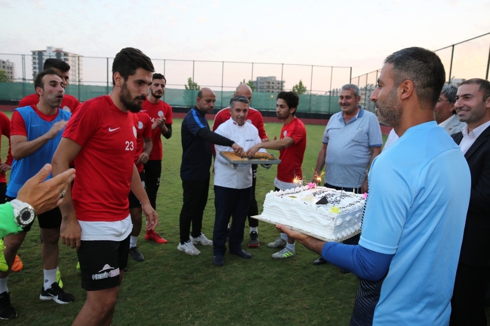 Aslan’dan Karaköprüspor’a moral ziyareti 